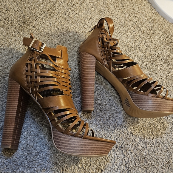 JustFab Brown Platform Heels with Strappy Design - Picture 1 of 4